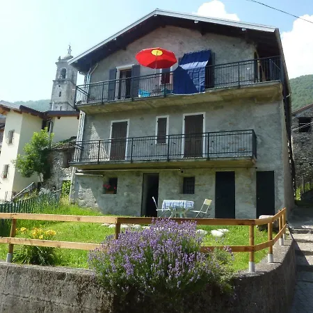 Piccola Perla A Livo (Lombardy)